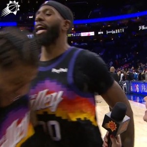 必一运动官方网站-别又给撞伤了~杰伦·格林采访 罗伊斯·奥尼尔过来庆祝把前者撞飞