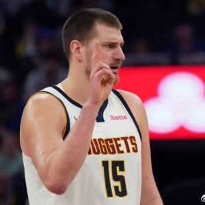 必一运动-近3战场均36+6！因大伤29岁才迎来巅峰，约基奇：愿一直和他打球|默里|爵士|掘金|尼古拉-约基奇|NBA常规赛_新浪体育_新浪新闻