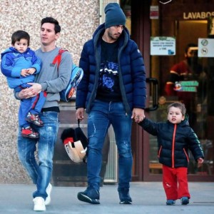 必一运动官方app-巴萨球员Leo与Thiagui、Luis与Benja亮相|巴塞罗那|莱昂内尔·梅西|梅西_新浪体育_新浪新闻