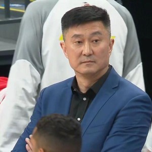必一运动官方网站-CBA消息！杜锋和广东男篮续约，杨鸣拒绝执教北控 胡金秋膝伤加重